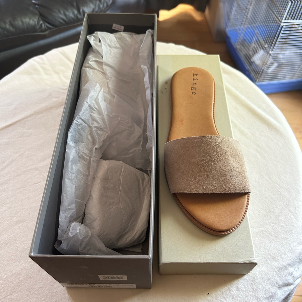 Tan flat